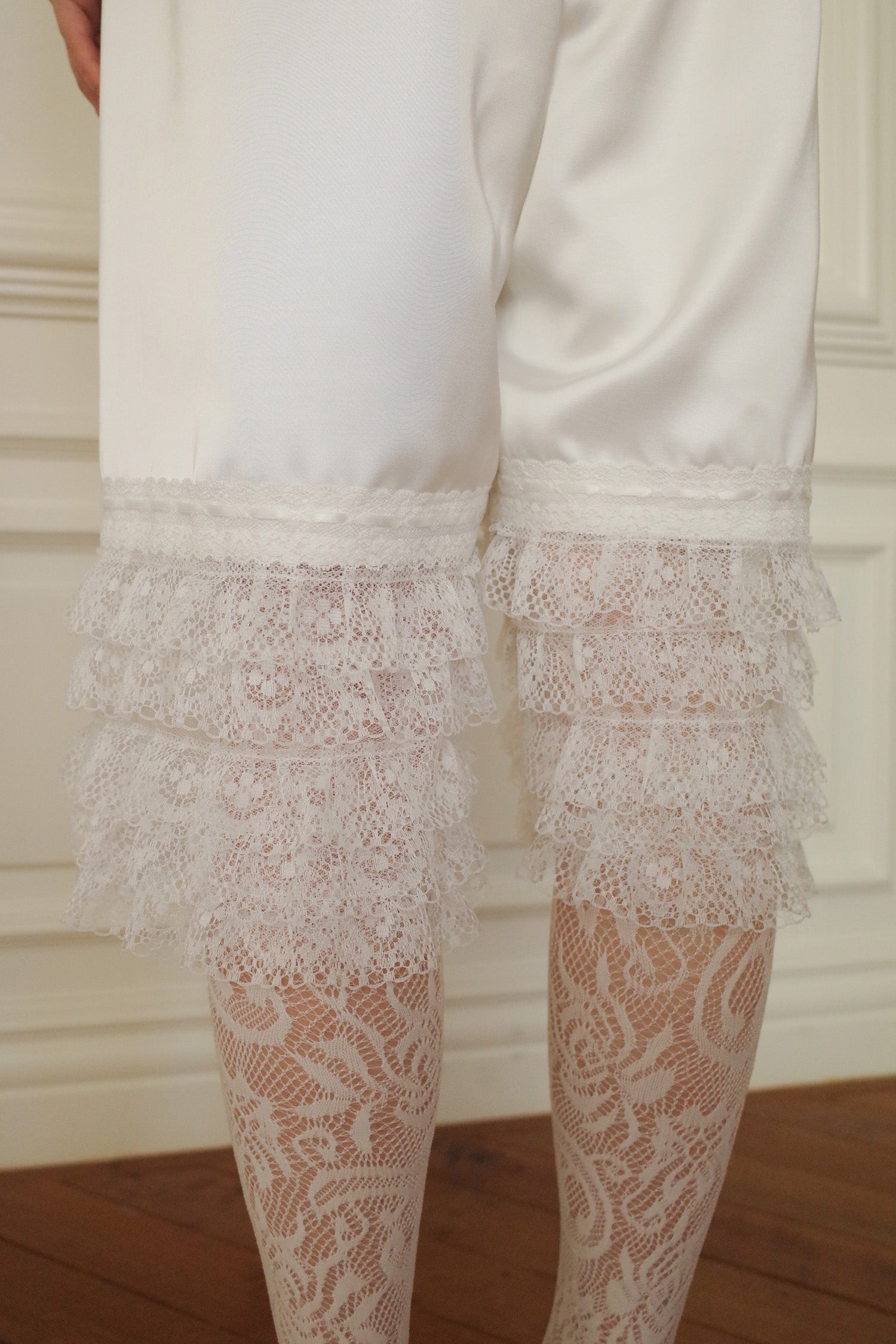 TIERED LACE SATIN PANTS_WHITE