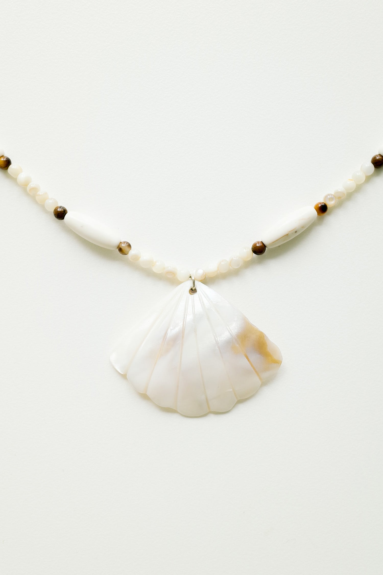 Jagae shell necklace