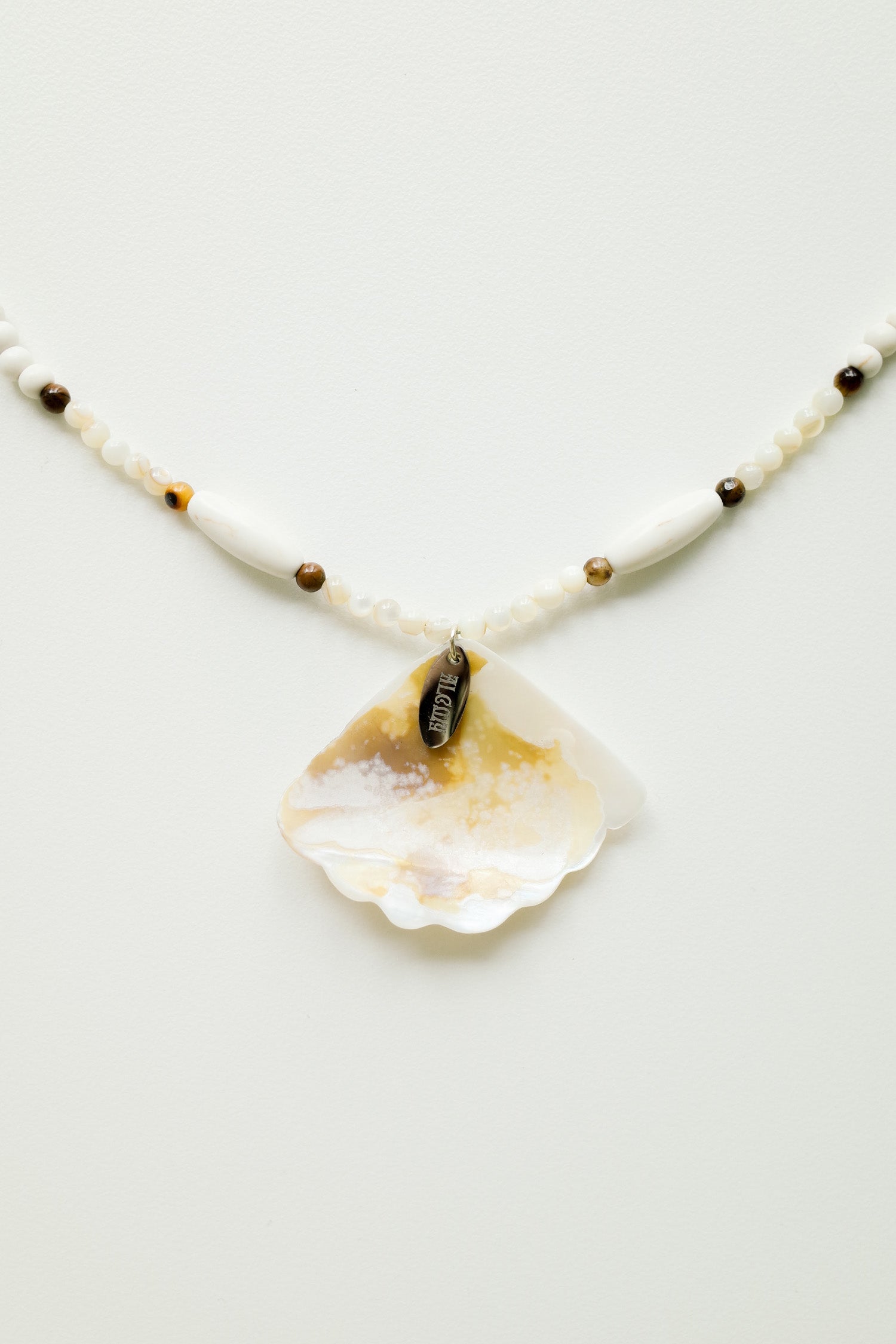 Jagae shell necklace