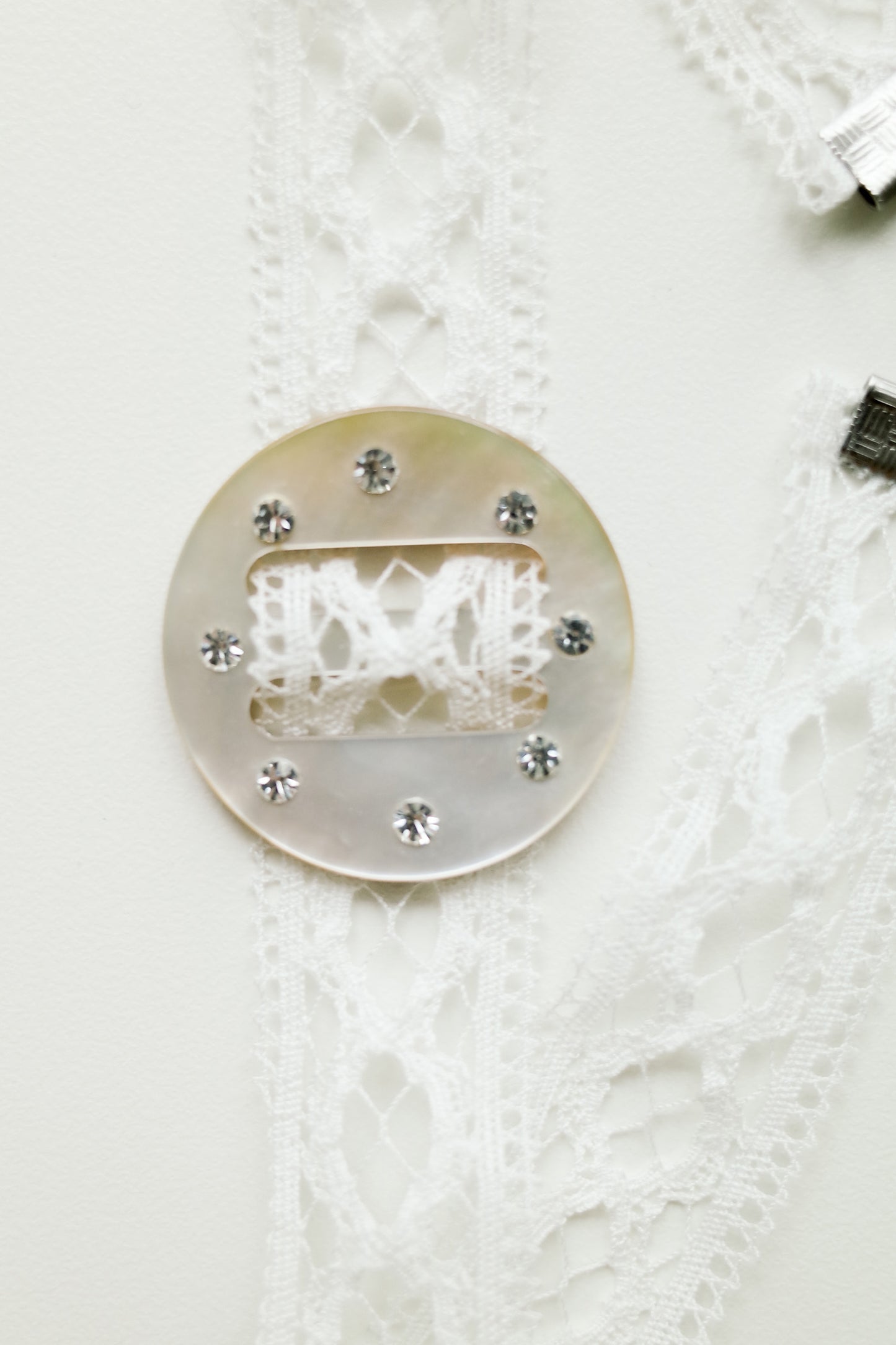 Jagae Lace Choker