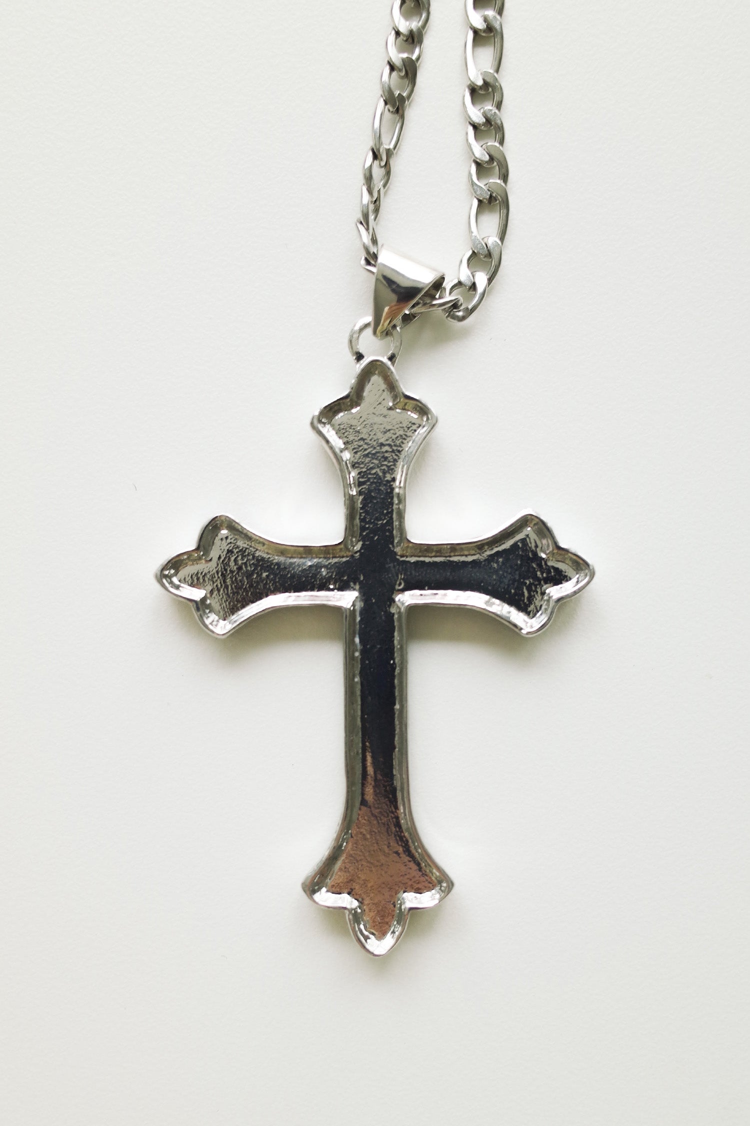 Jagae cross necklace