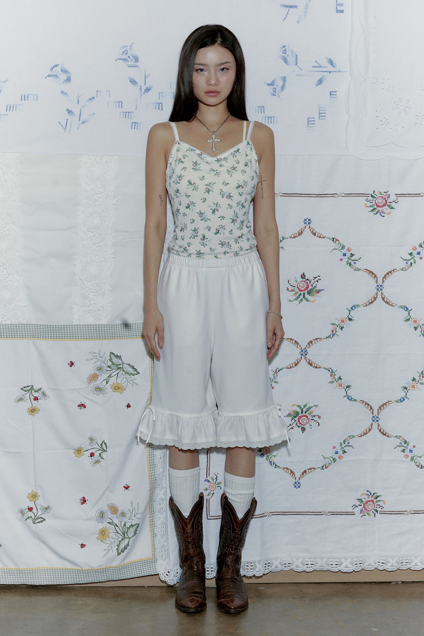 Wool Bloomer Bermuda Pants (White)