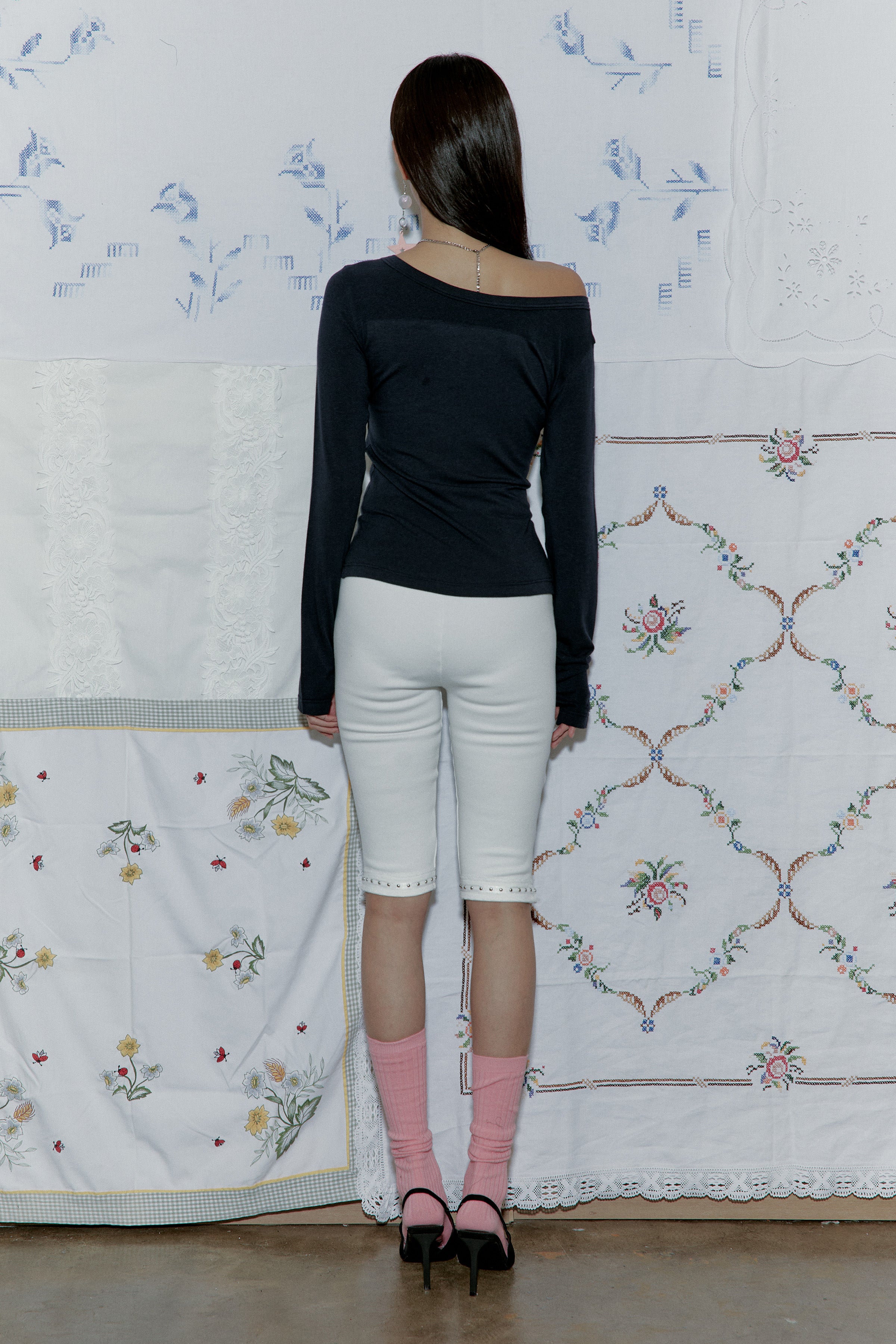 SIDE HOLE CAPRI PANTS_WHITE