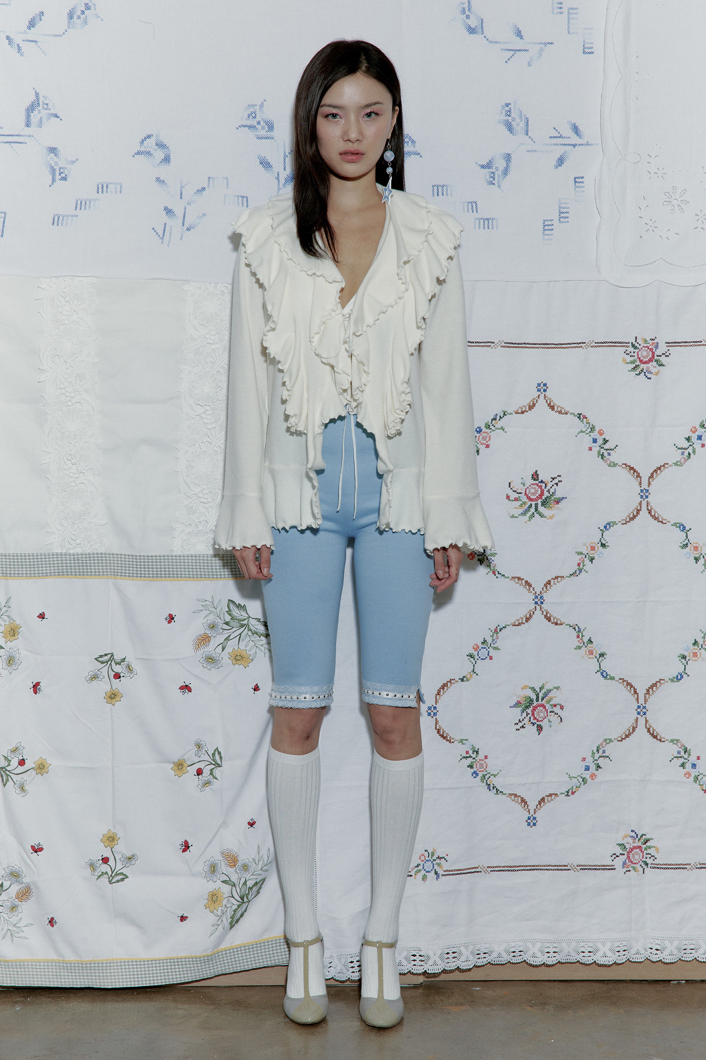 SIDE HOLE CAPRI PANTS_LIGHT BLUE